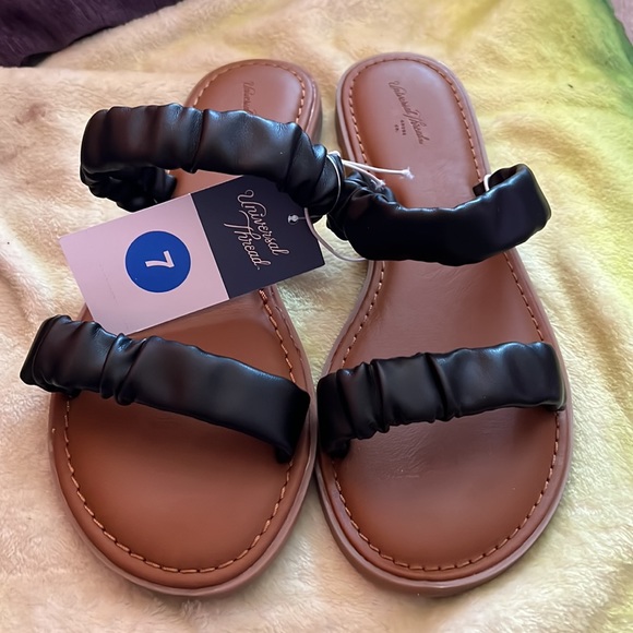 NWT Universal Thread strap sandals - Picture 3 of 4